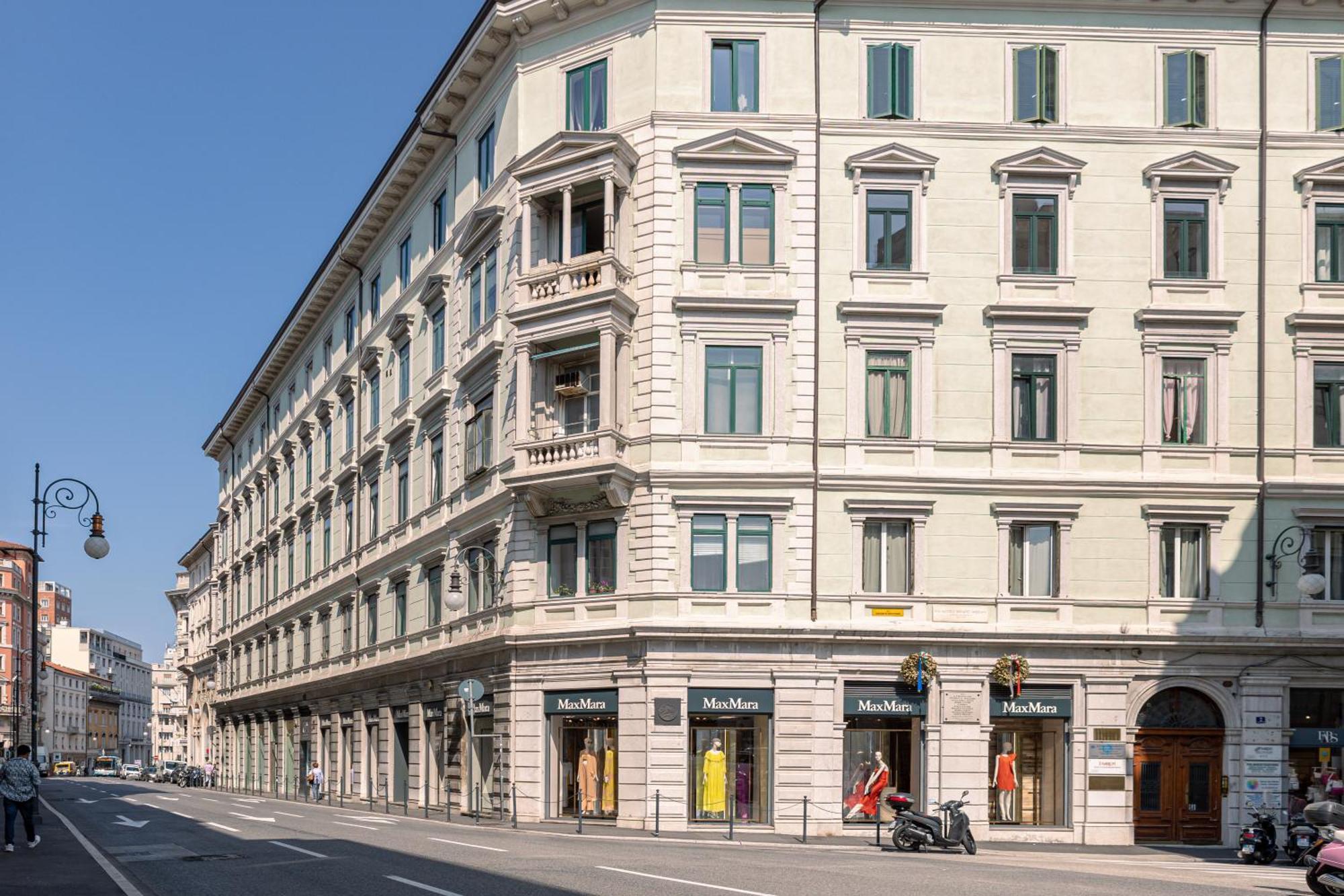 Suite Liberty View - Trieste Center Ponte Rosso Bagian luar foto